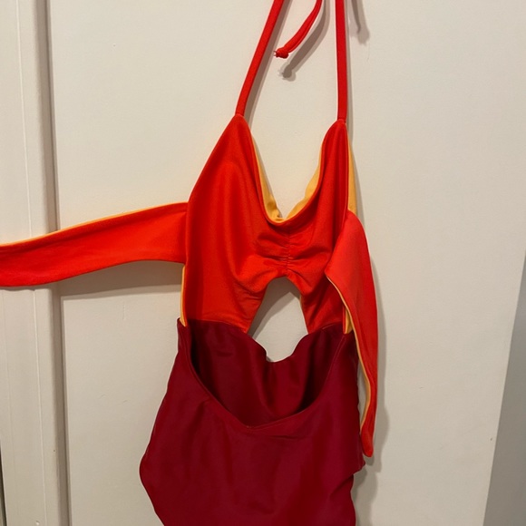 Girl’s Reversible Swimsuit,Colors gold, burgundy, & orange. Girl size 6 - Picture 6 of 8